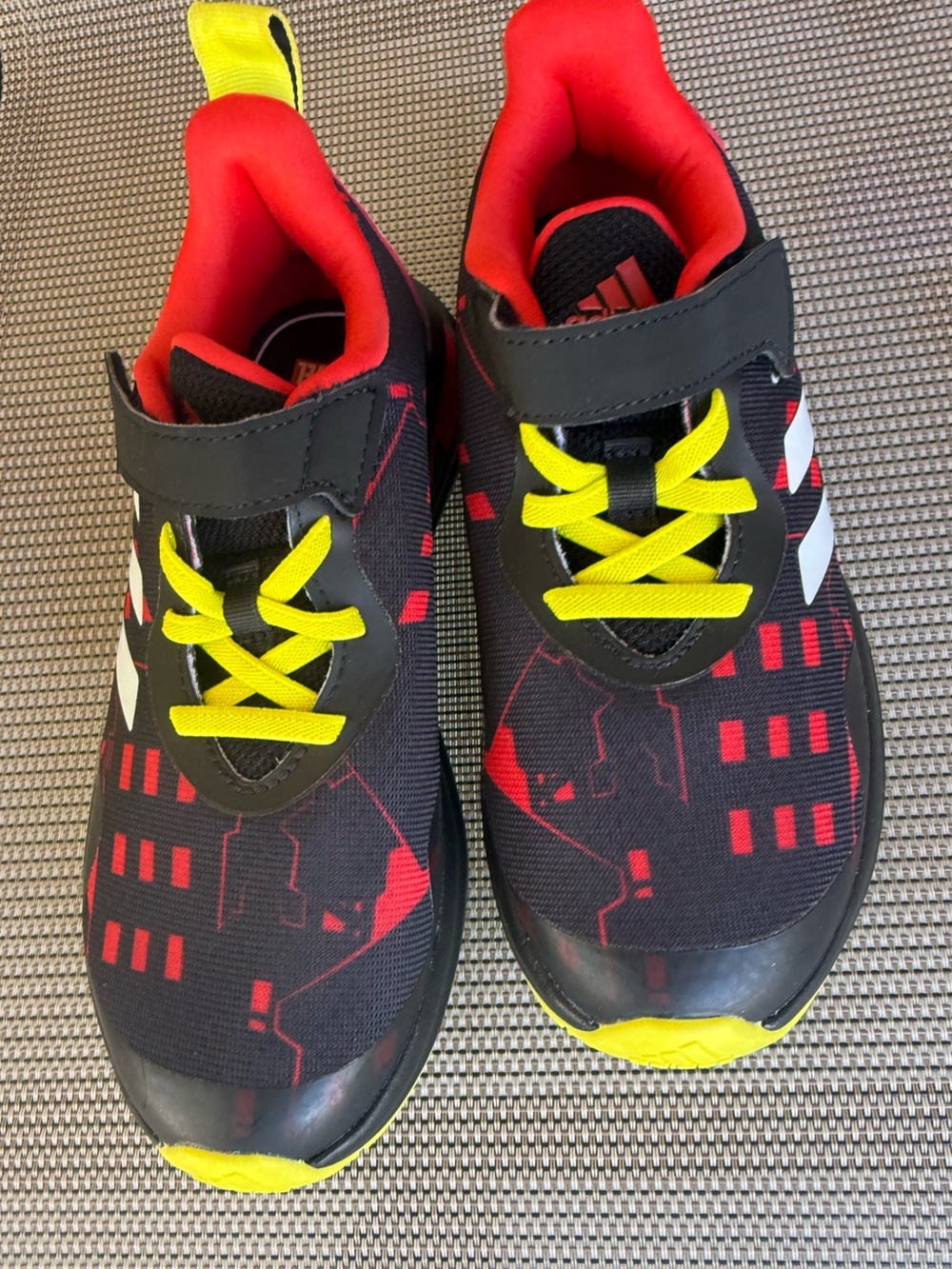 Adidas marvel superheroes adventures kids sneakers size 1.5